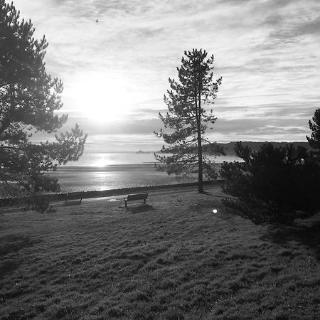 View At 142 Bed & Breakfast The Mumbles Exterior photo
